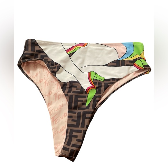 F bikini - Picture 5 of 7